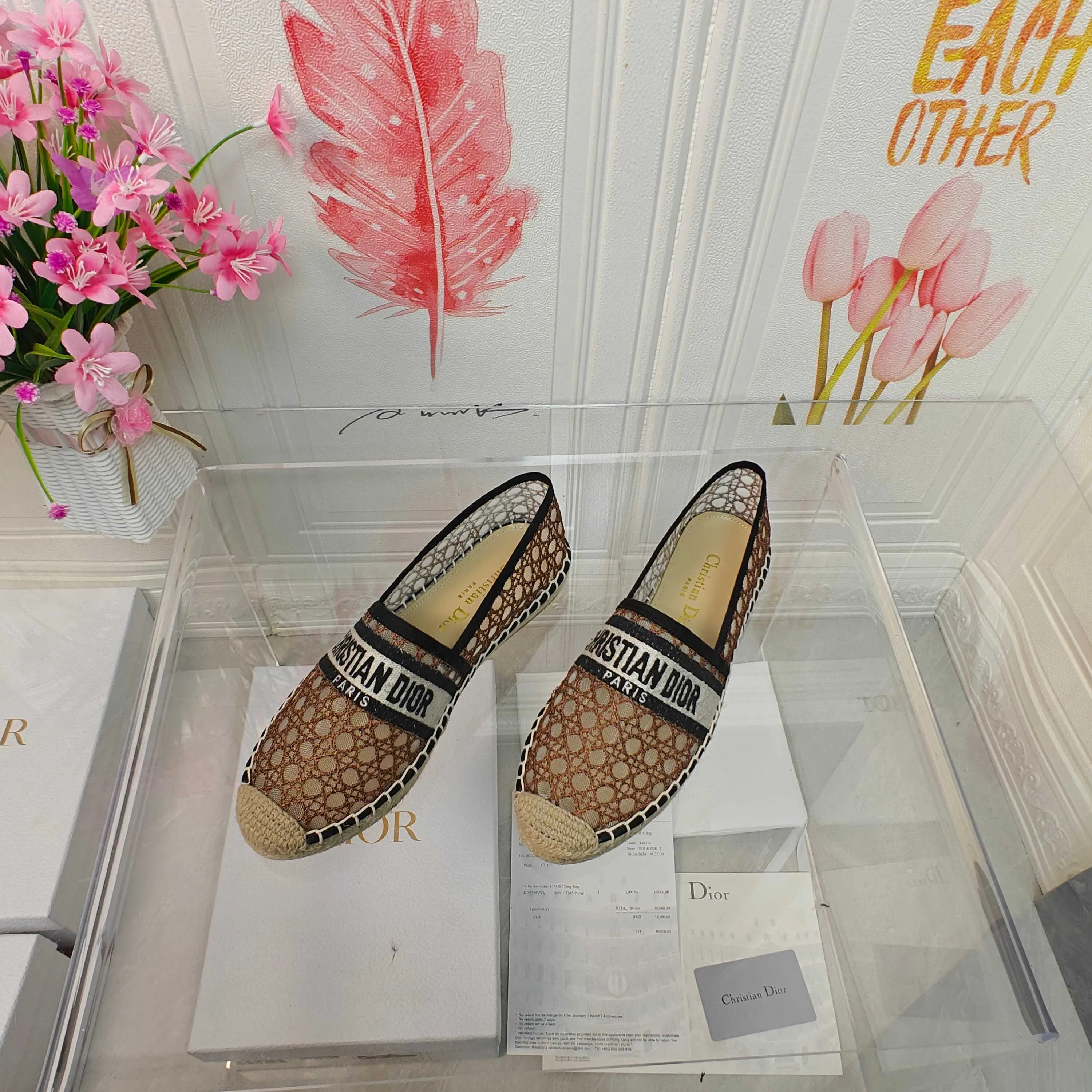 💕💕Factory direct selling price p380💕💕 Dior Granville espadrille black embroidered top quality Upper: "CHRISTIANDIOR" embroidered mesh Craftsmanship: Hand-sewn hemp rope outsole Lining: Imported soft and breathable sheep lining with padded feet Size: 35-40 (customized at 34.41.42) Outsole: Exclusive molded rubber outsole decorated with lucky star symbol